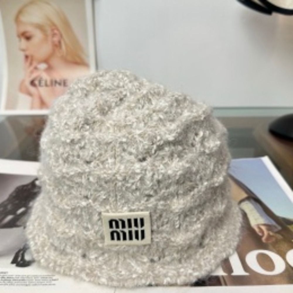 ⚜Miu Miu⚜Cream White Textured Plush Winter Beanie